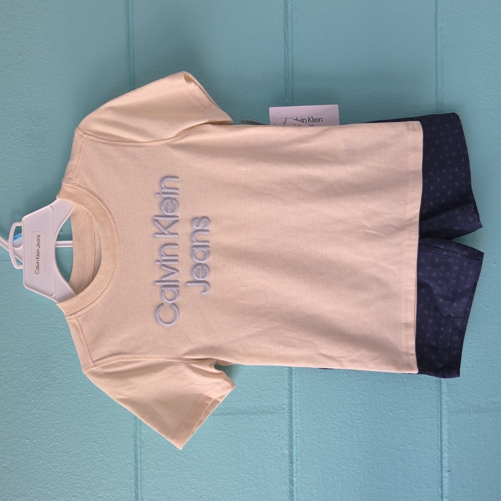 NWT "Calvin Klein Jeans" 2PC Boys Short Set Sizes 5 or 6